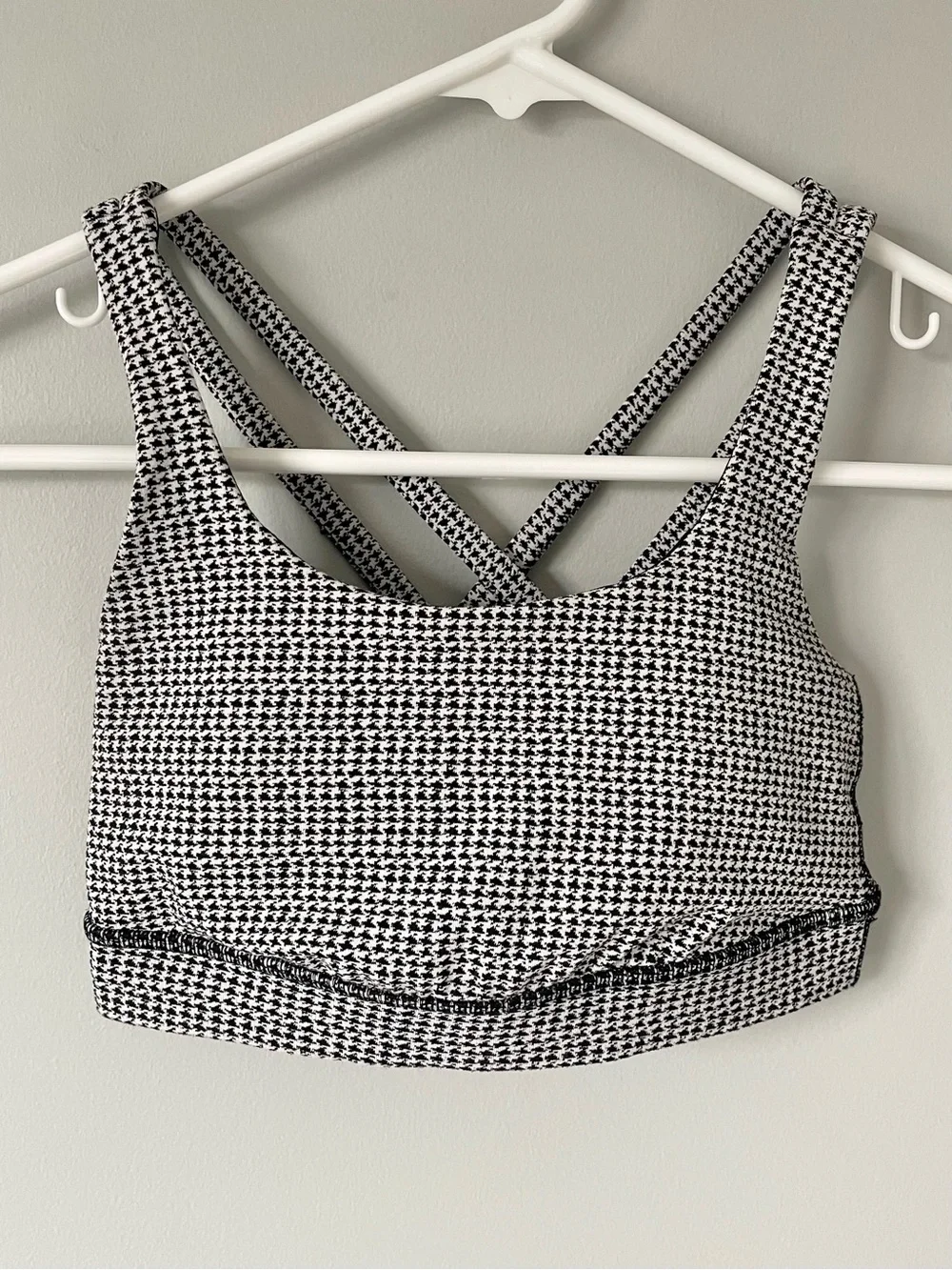 Lululemon Energy Bra Houndstooth Black and White Strappy Back Womens 2 EUC 48$